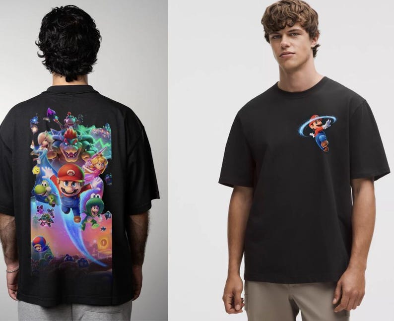 Puede incluir: Camisetas negras con gr&aacute;ficos de Mario. Una camiseta tiene un gr&aacute;fico grande en la espalda con Mario, Bowser y otros personajes. La otra camiseta tiene un gr&aacute;fico de Mario m&aacute;s peque&ntilde;o en la parte delantera.