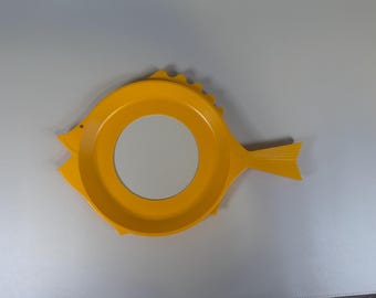 Vintage Yellow Fish Picnic Plate Holders