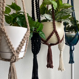 Macrame plant hanger