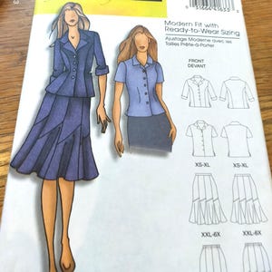 Op de afbeelding: Een Butterick naaipatroon, B5047, met illustraties van een rokpak en een overhemd met knopen. Het patroon bevat maatopties van XS tot 6X. De tekst "Modern Fit with Ready-to-Wear Sizing" is zichtbaar.