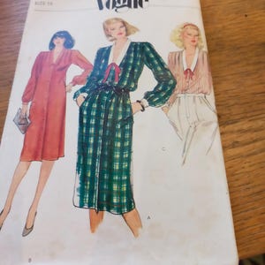 Vintage Vogue-naaipatroon: jurk met knopen aan de voorkant, Britse maat 10