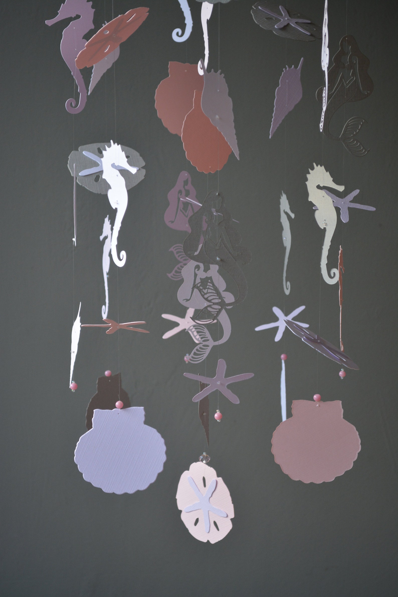 Sirena vivero móvil o bebé móvil hecho de gris blanco rosa | Etsy