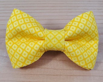 Elegante pajarita amarilla para perro o gato