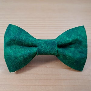 Collare per cani e gatti con papillon verde smeraldo lavabile