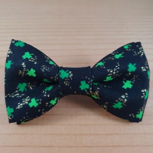 St. Patrick&#39;s Irish Small Celtic Shamrock Glitter Bow Tie Dog Cat Collar Washable
