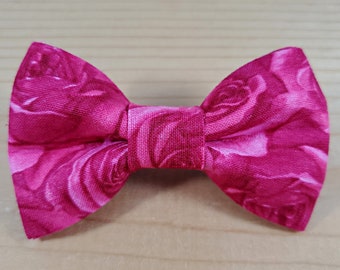 Collare per cani e gatti con papillon floreale e rose rosa lavabile