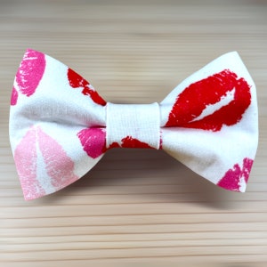 Valentine&#39;s Day Kiss Love Bow Tie Dog Cat Collar Washable
