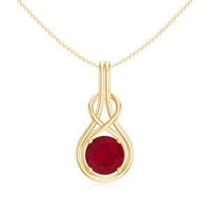 Pode incluir: Um colar com pingente dourado com uma pedra preciosa redonda e vermelha escura. O pingente tem um design em estilo infinito, com a pedra preciosa presa em uma configuração circular. A corrente é delicada e dourada.