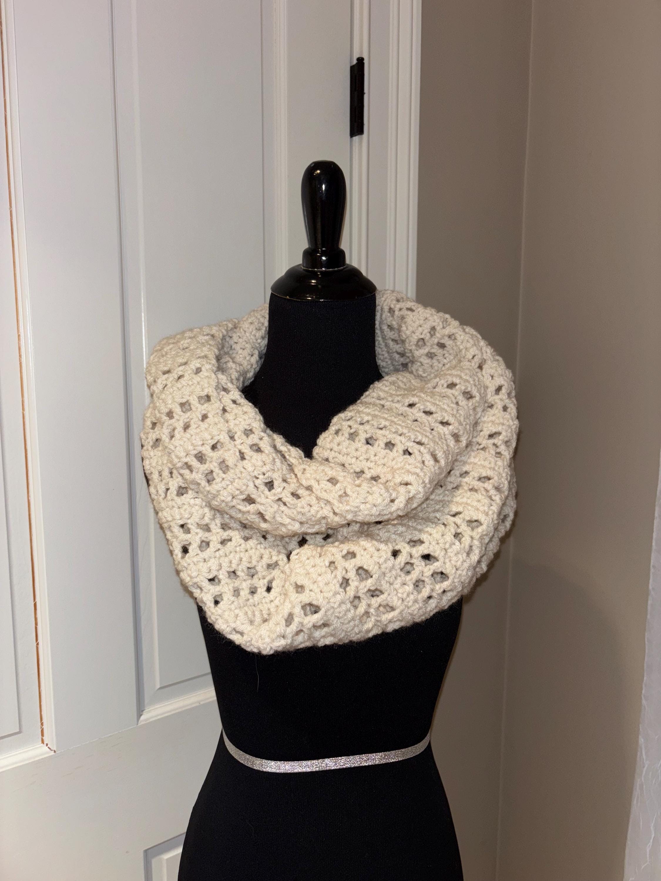 Hand Crochet Infinity Cowl / Scarf - Ecru/ivory - Etsy