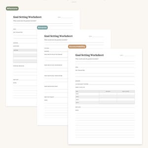 Pode incluir: S&atilde;o exibidos tr&ecirc;s layouts de folhas de trabalho de defini&ccedil;&atilde;o de metas, rotulados como "Milestone", "Reverse" e "Accountability". As folhas de trabalho s&atilde;o brancas com texto e linhas pretas, projetadas para planejar e acompanhar metas. O texto "3 Layout Options" est&aacute; no topo.