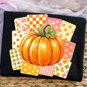 Zucca patchwork PNG, design autunnale a quadretti floreali trapuntati e colorati, maglietta autunnale preppy retrò per sublimazione, download digitale per il Giorno del Ringraziamento