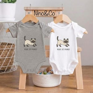 Organic Baby Bodysuit "Ready, Set, Pounce!" - Funny Cat Shirt 100% Organic Cotton - Unique Baby Shower Gift - EU Shipping - Nino&Co