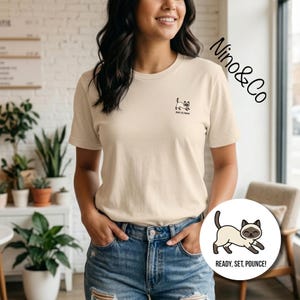 Katten Dames T-shirt "Ready, Set, Pounce!"- 100% Superzacht Lichtgewicht Katoen - Relaxed Fit - Uniek Cat Mom Cadeau -EU Verzending- Nino&Co