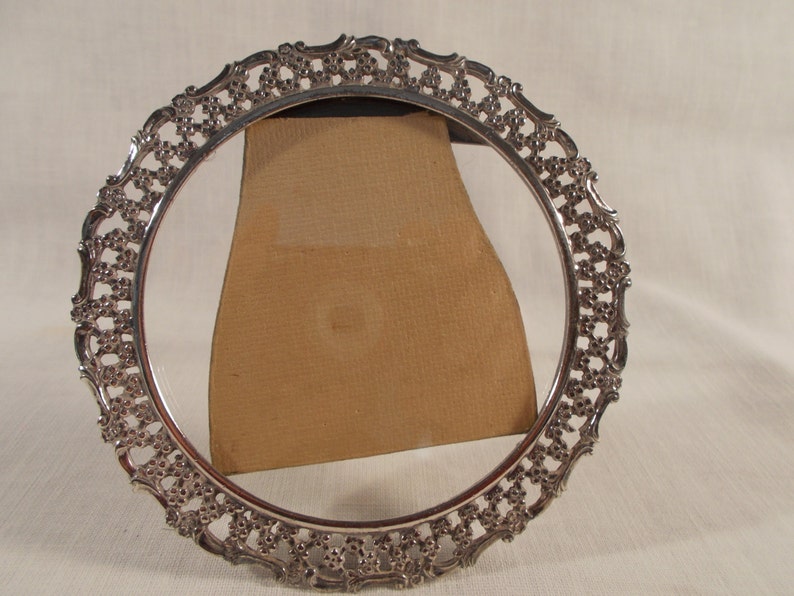 Round Silver Plate Frame Image 0