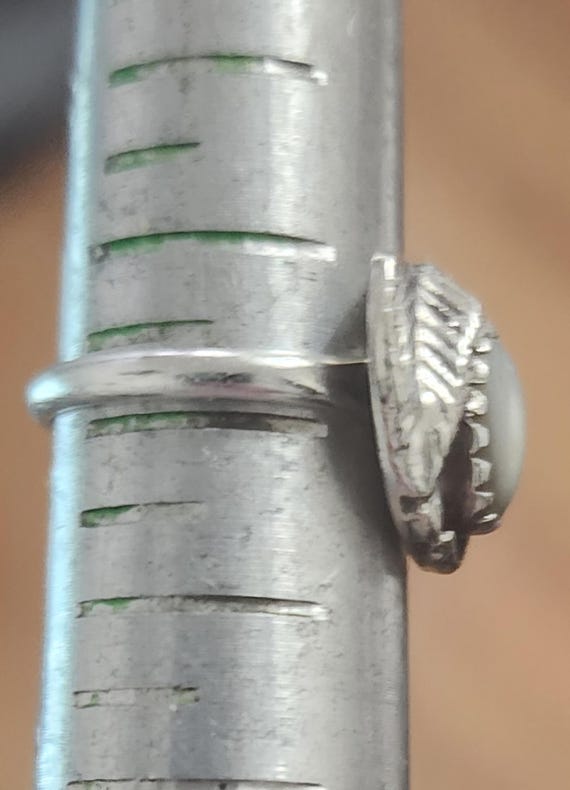 Size 4 tiny moonstone and silver ring - image 9