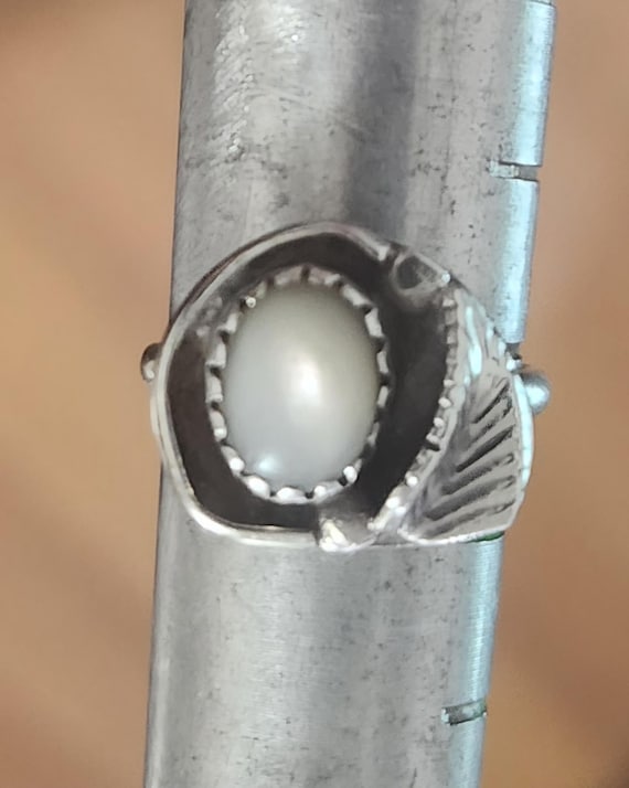 Size 4 tiny moonstone and silver ring - image 5