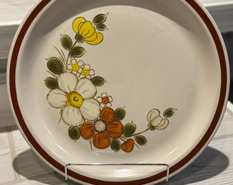 Woodhaven Collection Sunnybrook Floral Stoneware Round Plate Japan Oven Safe
