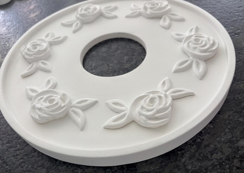 10" Rose Ceiling Medallion: White Flower Decor, Lightweight Resin bild 3
