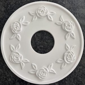 10" Rose Ceiling Medallion: White Flower Decor, Lightweight Resin bild 1