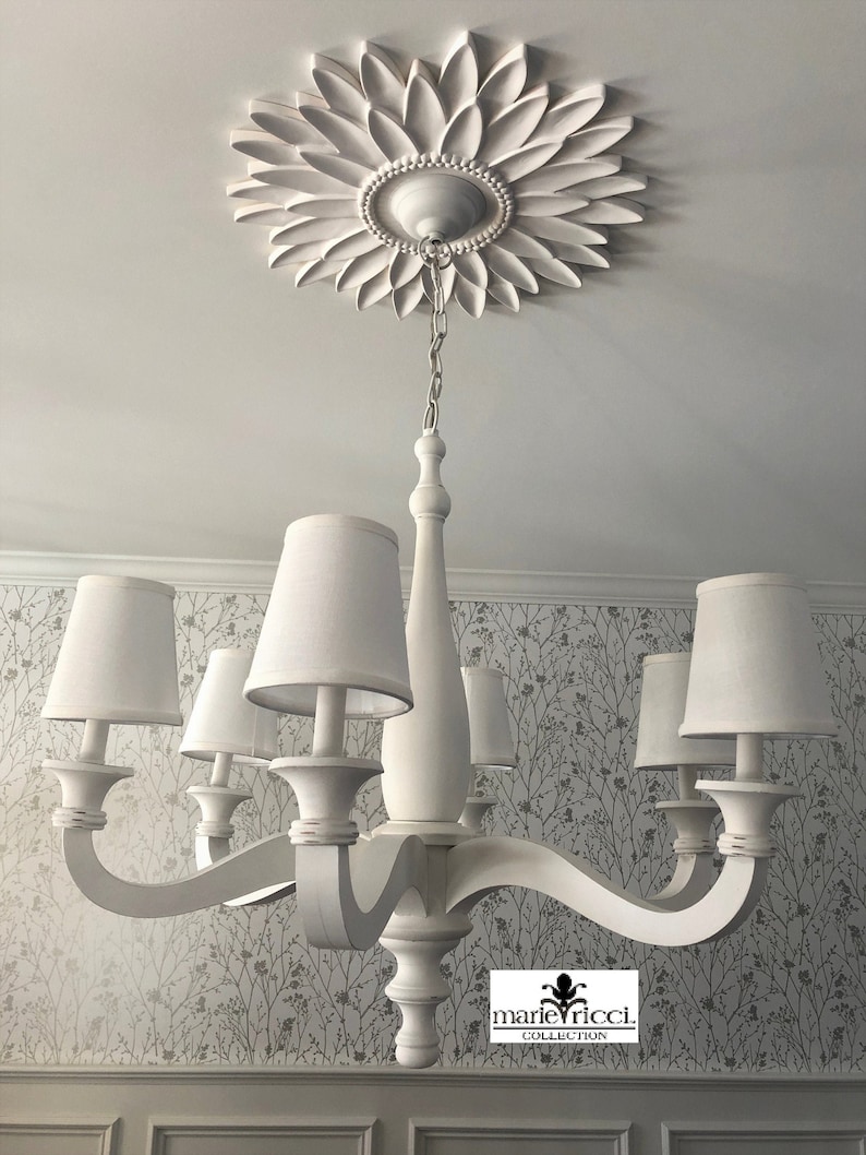 Sunflower Ceiling Medallion: White Flower Decor by Marie Ricci bild 1