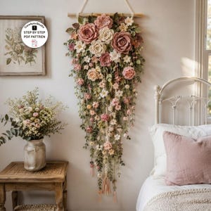 Schema PDF per decorazione murale a forma di fiore all'uncinetto, decorazione a cascata di rose in stile cottage, decorazione per la casa con tralci floreali, download digitale