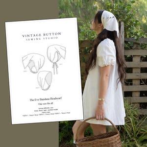 Könnte beinhalten: Ein weißes Schnittmuster für das "The Eve Bandana Headscarf" von Vintage Button Sewing Studio, mit Diagrammen und Maßen in Zentimetern. Eine Person trägt ein weißes Kopftuch und Kleid und hält einen Weidenkorb.