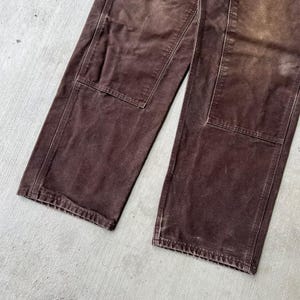 Pantalones de trabajo Carhartt color marrón desgastado con doble rodilla, estilo carpintero, talla 36x32 imagen 3