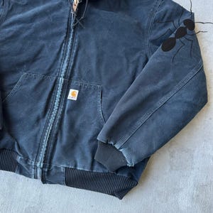 Chaqueta de trabajo con capucha negra Carhartt J140, talla grande imagen 4