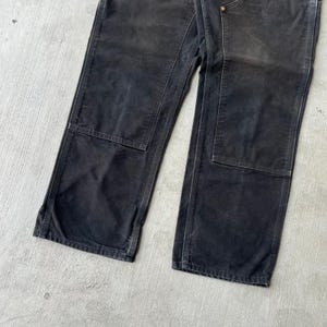 Pantalones de carpintero de trabajo Carhartt de color negro descolorido con doble rodilla imagen 3