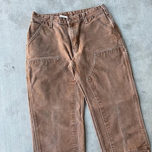 Pantalones de carpintero Carhartt marrones con doble rodilla para mujer imagen 2