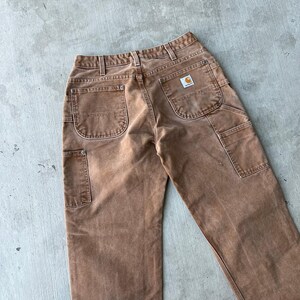 Pantalones de carpintero Carhartt marrones con doble rodilla para mujer imagen 7