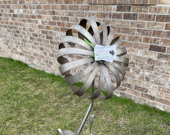 Large Metal Daisy Sculpture: Uncoated Steel Garden Art