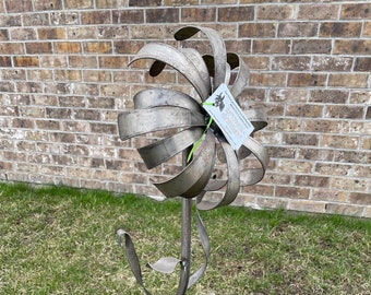 Handcrafted Metal Daisy: Small Steel Yard Art Flower