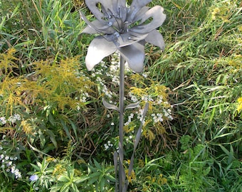 Handcrafted Metal Hibiscus: Uncoated Steel Yard Art (SMALL)