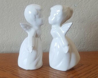 Kissing Angels - set of 2 porcelain angels Vintage 1980s