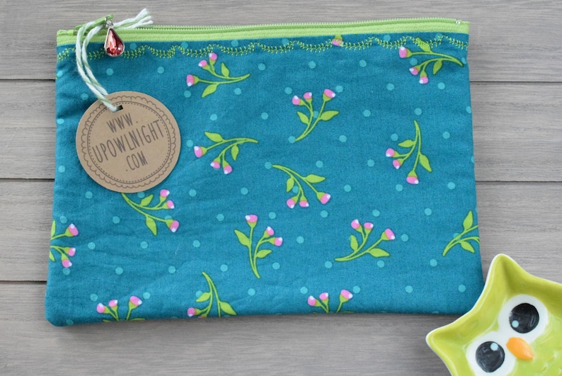 Green Floral Vintage Pattern Large Zippered Pouch