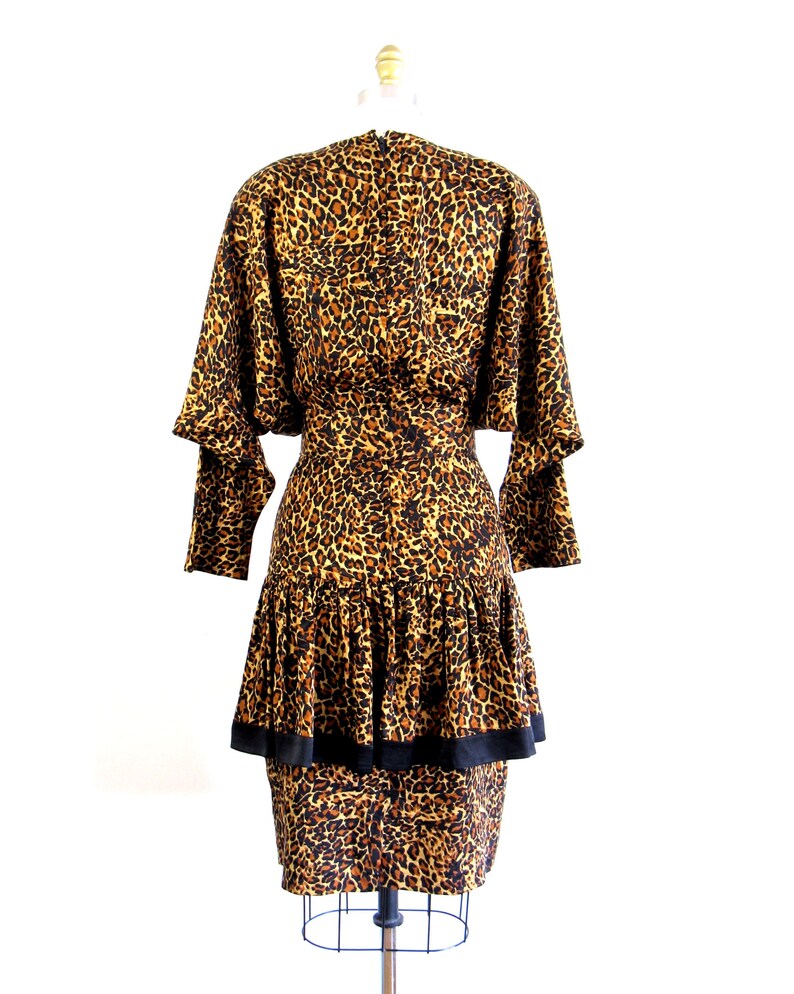 Vintage 1980s Silk Leopard Print Dress with Dolmen Sleeves Size M/L image 8