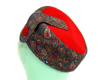 Chapeau Pilbox vintage en velours côtelé à motif cachemire des années 1950, par Mark III
