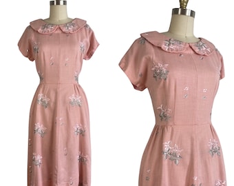 Vintage 1960s Pink Linen Embroidered Dress with Peter Pan Collar | Size M