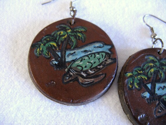 Vintage 1970's Round Painted Leather Novelty Turt… - image 3