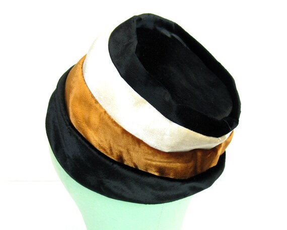 Vintage 1950s Velvet Fez Style Hat Black Cream an… - image 2