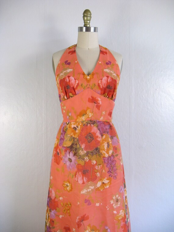 Vintage 1970s Peach Floral Halter Maxi Dress by L… - image 6