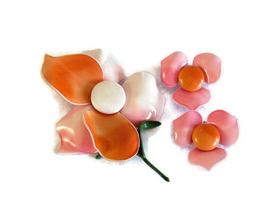 Vintage 1960s Pink and Orange Plastic Enamel Broo… - image 1