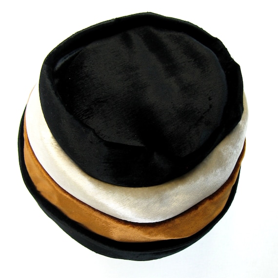 Vintage 1950s Velvet Fez Style Hat Black Cream an… - image 3