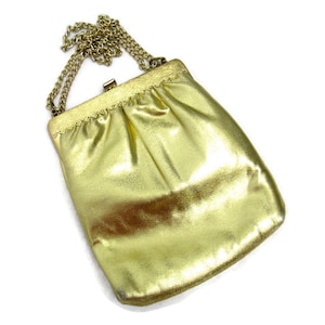 Bolso de mano vintage de lamé dorado de los años 60 Bolso de noche de oro amarillo brillante de los años 60 con correa de cadena larga