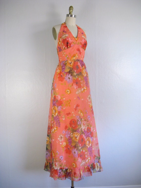 Vintage 1970s Peach Floral Halter Maxi Dress by L… - image 4