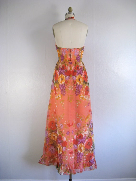 Vintage 1970s Peach Floral Halter Maxi Dress by L… - image 5