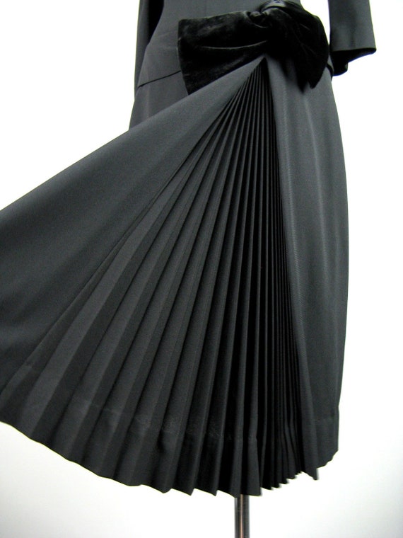 Vintage 1940s Black Pleated Rayon Dress 40s Dress… - image 5