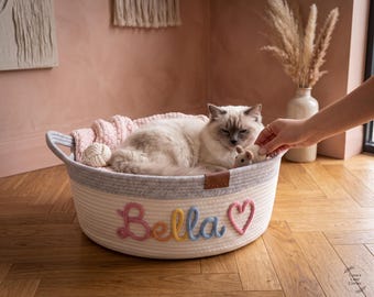 Panier personnalisé pour chat, panier à nom personnalisé, lit nid brodé pour chat, lit jouet douillet pour chat, cadeau pour amoureux des chats, anniversaire d'animal de compagnie