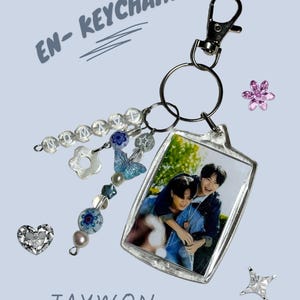 Enha-inspirierter Jungwon + Jay Handgemachter Perlen doppelseitiger Foto Schlüsselanhänger